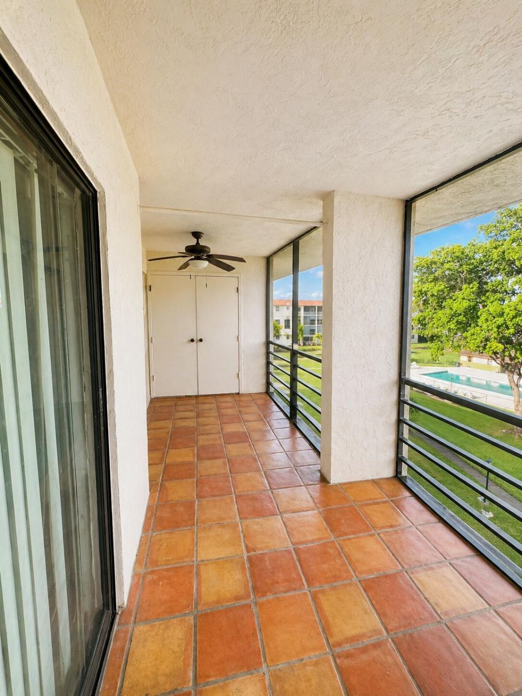 5917 Vía Vermilya, Unit 406, Atlantis, FL 33462 Photo
