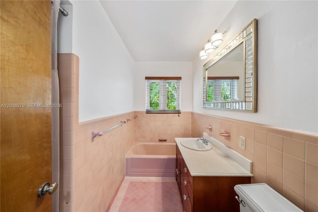 739 Lakeview Dr, Miami Beach, FL 33140 Photo