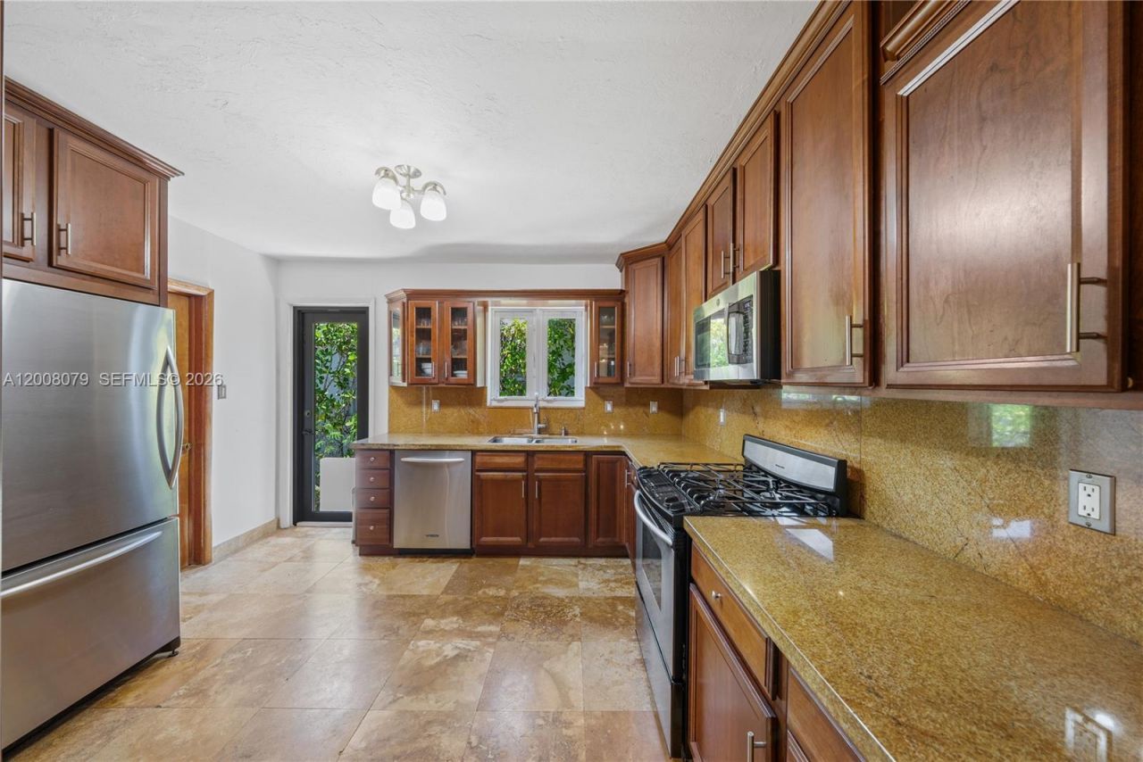 739 Lakeview Dr, Miami Beach, FL 33140 Photo