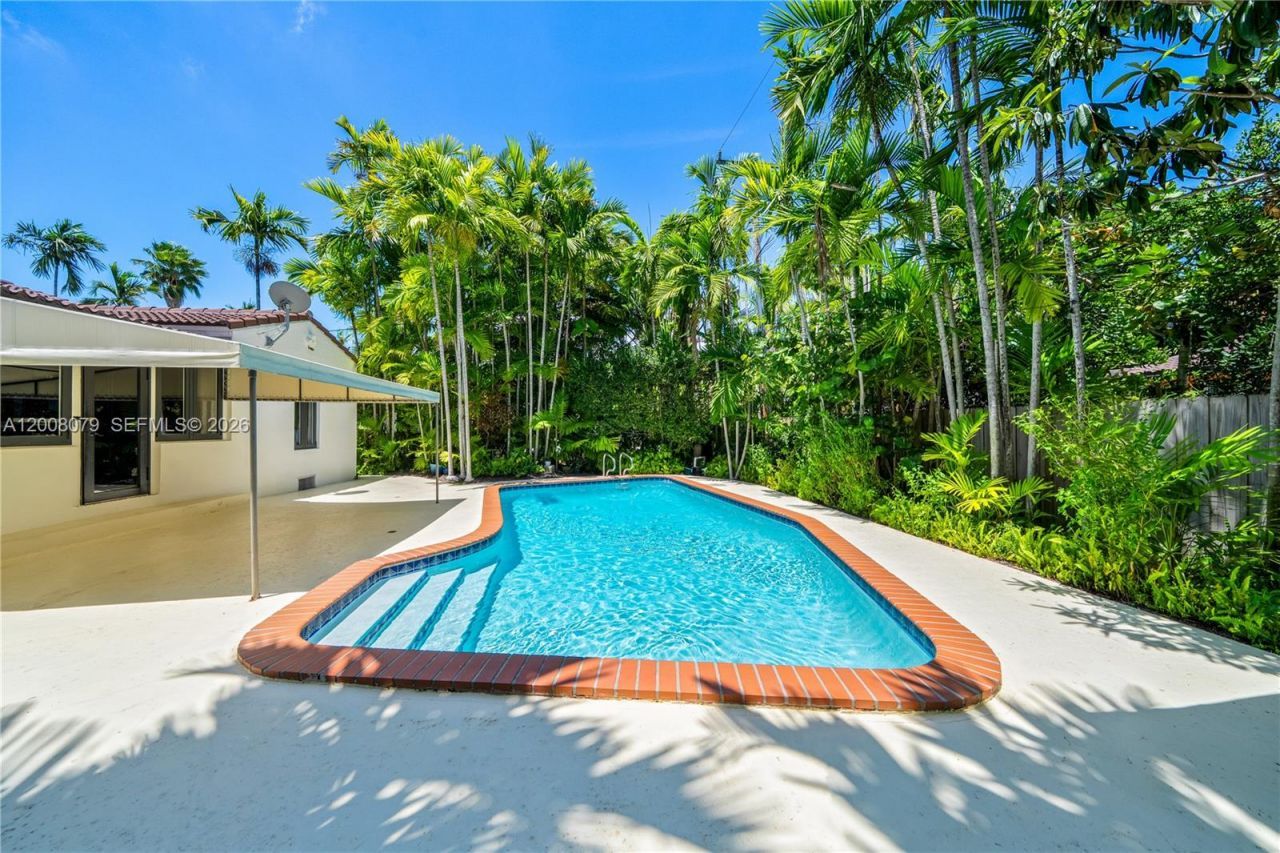 739 Lakeview Dr, Miami Beach, FL 33140 Photo