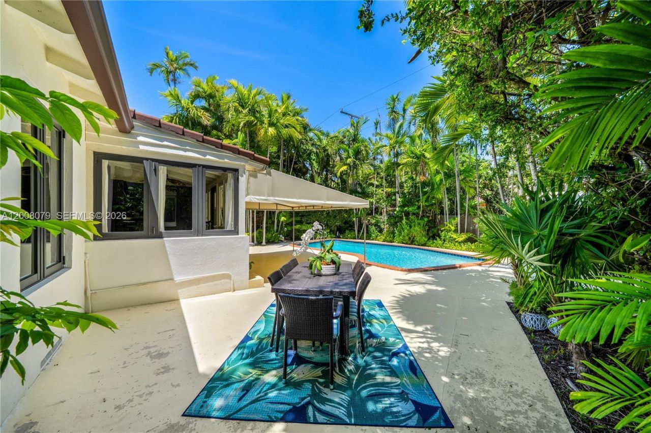 739 Lakeview Dr, Miami Beach, FL 33140 Photo