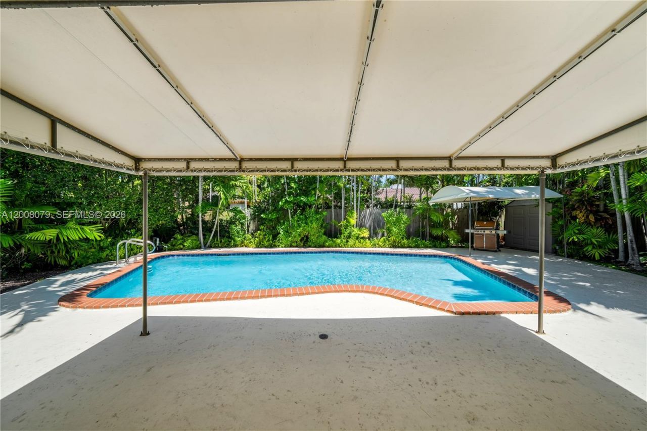 739 Lakeview Dr, Miami Beach, FL 33140 Photo
