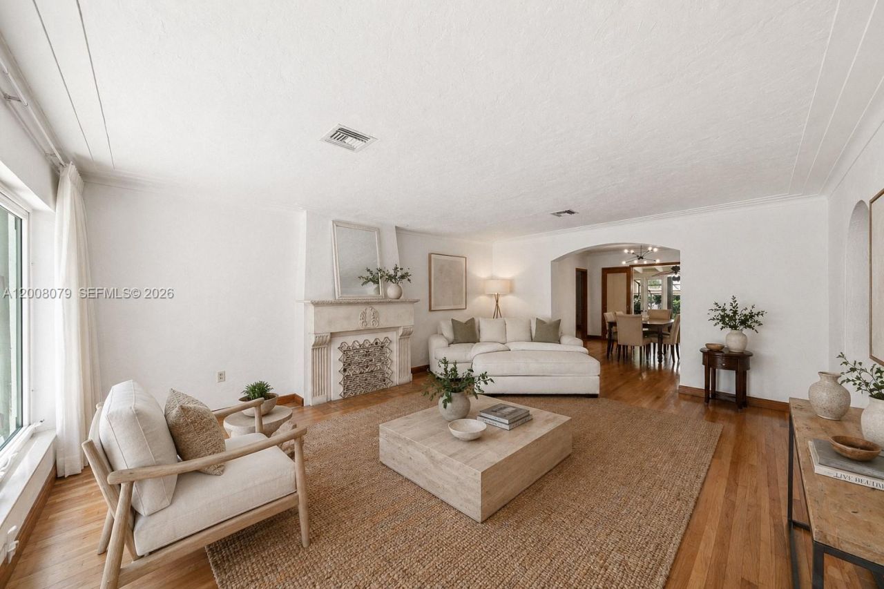 739 Lakeview Dr, Miami Beach, FL 33140 Photo