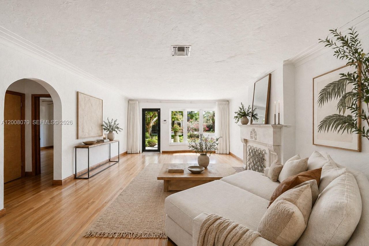 739 Lakeview Dr, Miami Beach, FL 33140 Photo