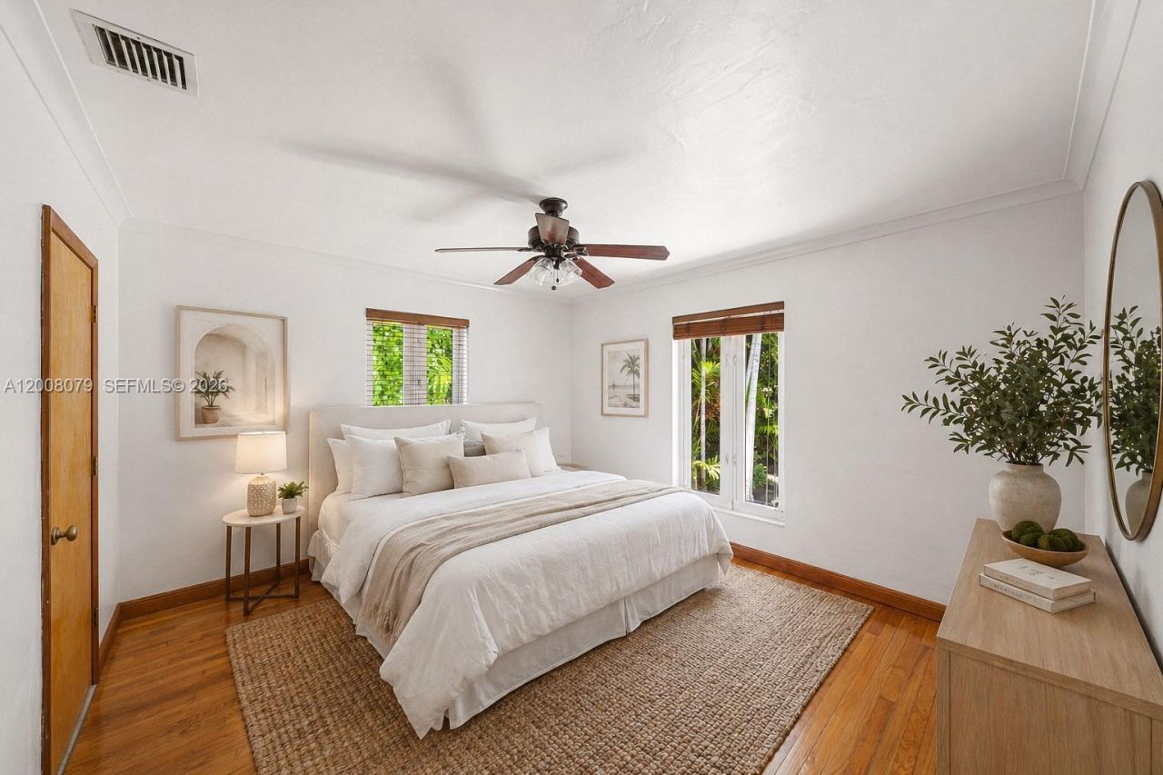 739 Lakeview Dr, Miami Beach, FL 33140 Photo