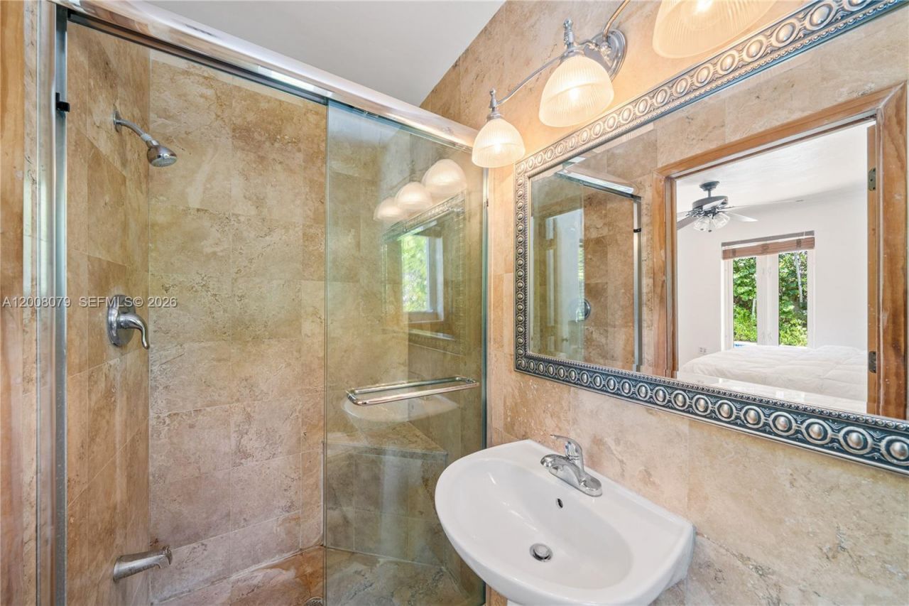 739 Lakeview Dr, Miami Beach, FL 33140 Photo