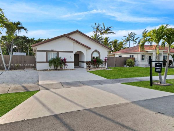 704 SE 14th Pl , Homestead, FL 33033