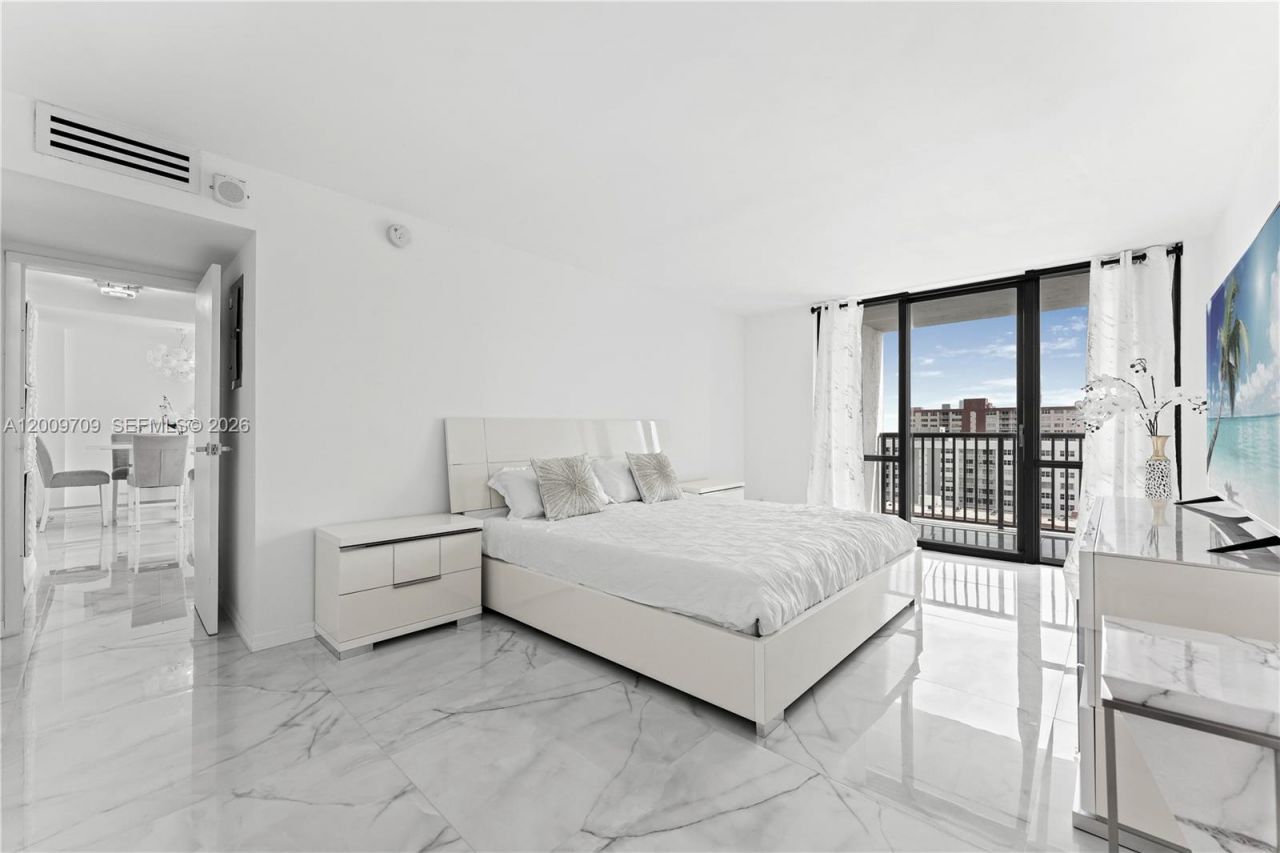2017 S Ocean Dr, Unit 1206, Hallandale Beach, FL 33009 Photo