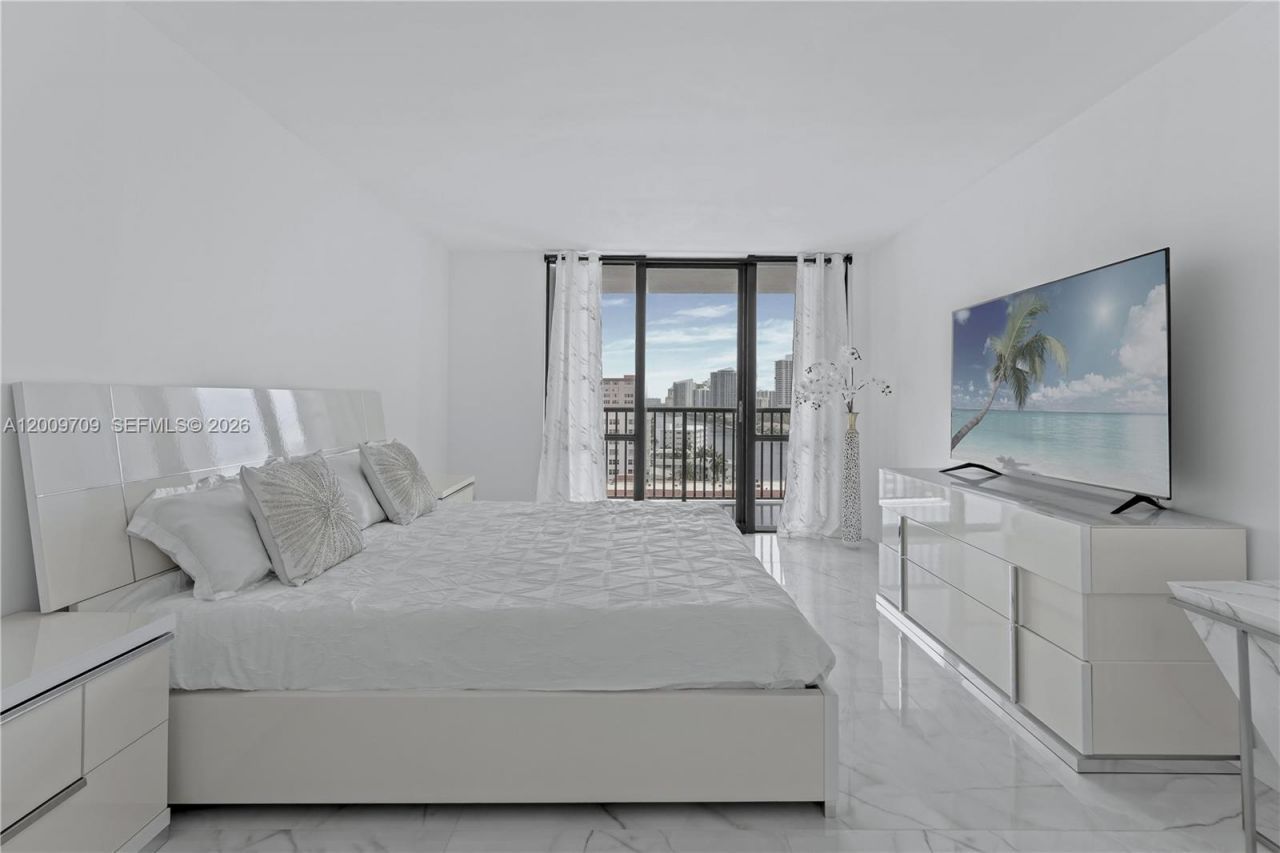2017 S Ocean Dr, Unit 1206, Hallandale Beach, FL 33009 Photo