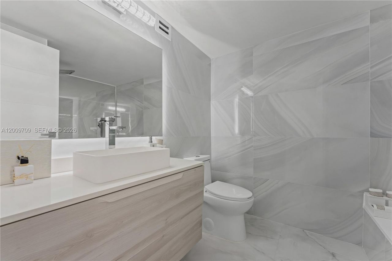 2017 S Ocean Dr, Unit 1206, Hallandale Beach, FL 33009 Photo