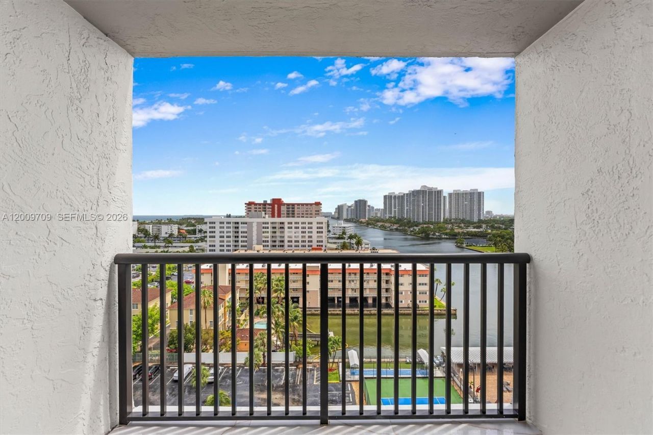 2017 S Ocean Dr, Unit 1206, Hallandale Beach, FL 33009 Photo