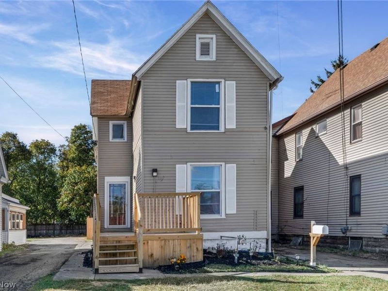 366 Oberlin Avenue, Lorain, OH 44052 Photo 2