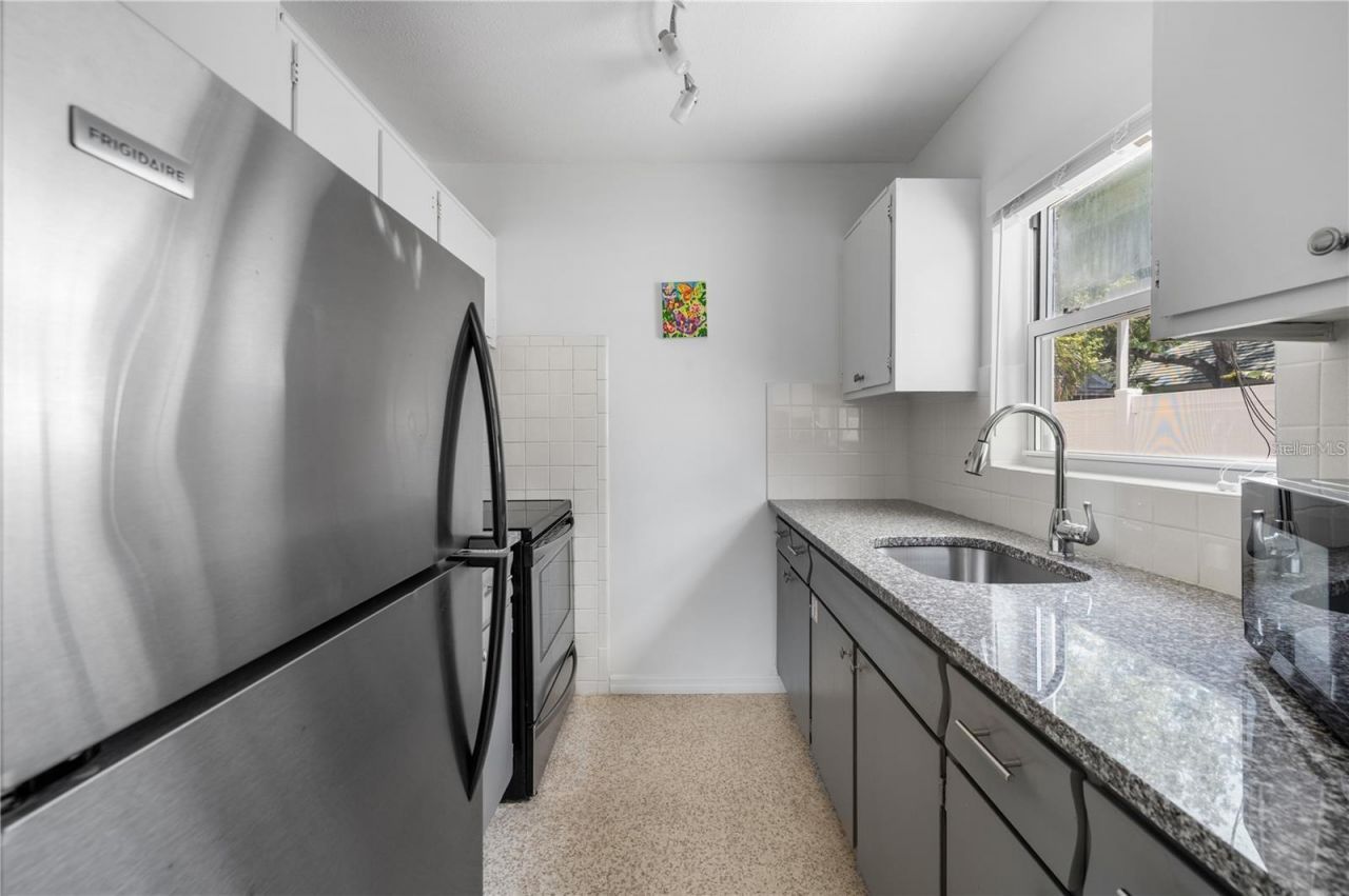 1739 Siesta Drive, Sarasota, FL 34239 Photo
