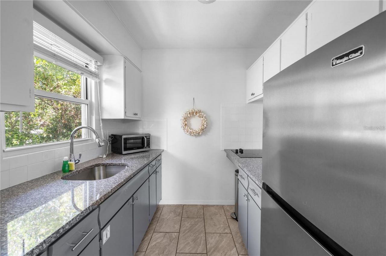 1739 Siesta Drive, Sarasota, FL 34239 Photo