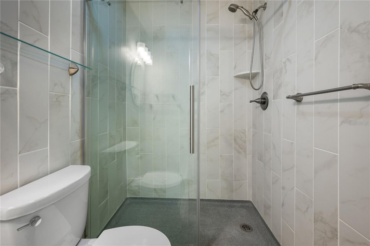 1739 Siesta Drive, Sarasota, FL 34239 Photo