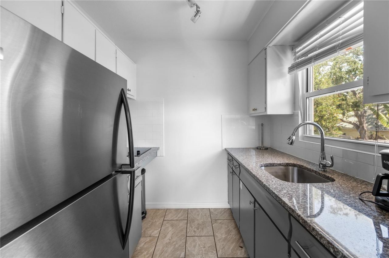 1739 Siesta Drive, Sarasota, FL 34239 Photo