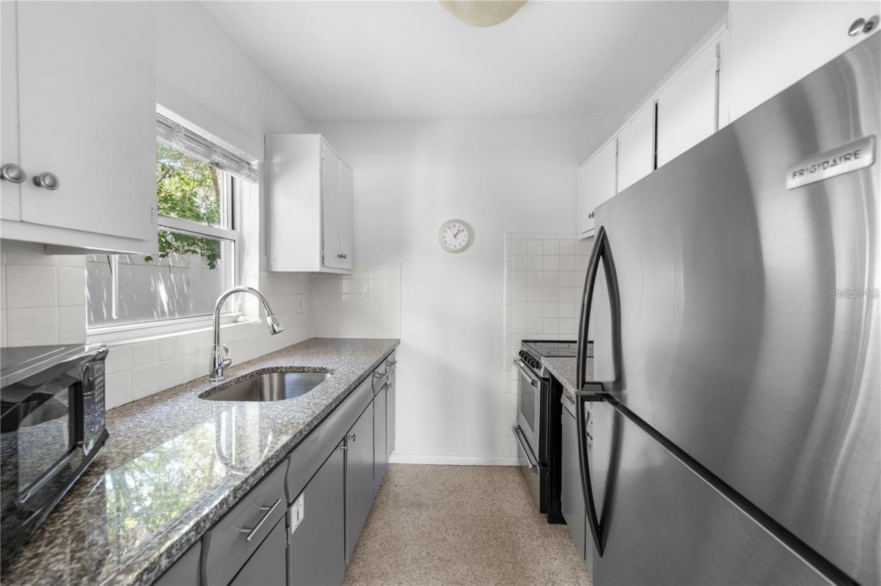 1739 Siesta Drive, Sarasota, FL 34239 Photo