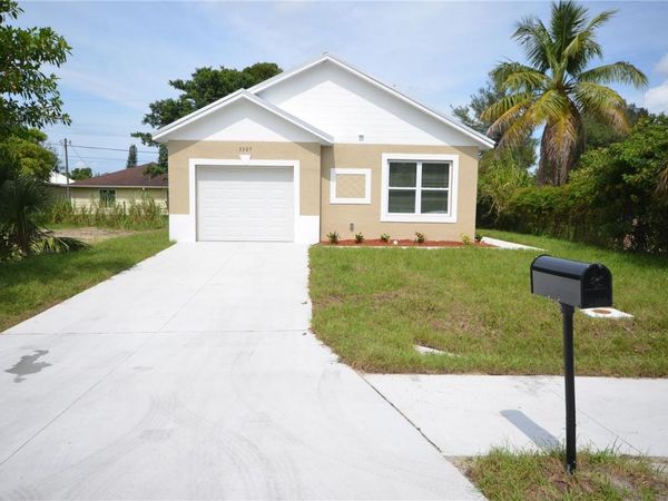 3305 BASSIE COURT , FORT MYERS, FL 33916