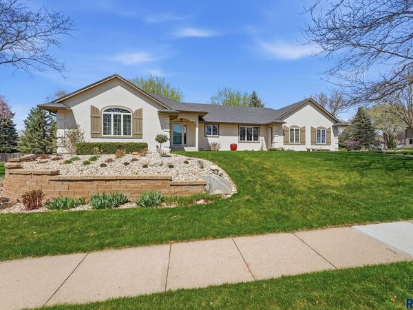 612 E 61St St, Sioux Falls, SD 57108