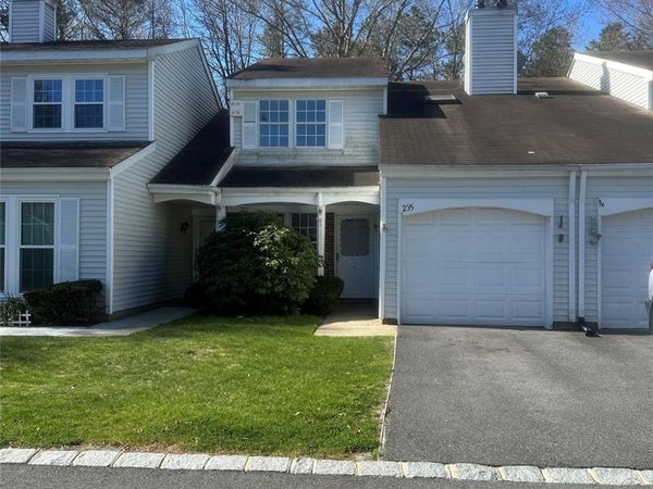 235 Ivy Meadow Court , Middle Island, NY 11953