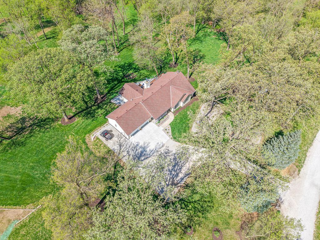 19337 Shadow Avenue, Honey Creek, IA 51542 Main Photo