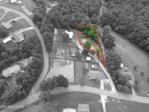 1333 Pinecrest Rd, Jacksboro, TN 37757