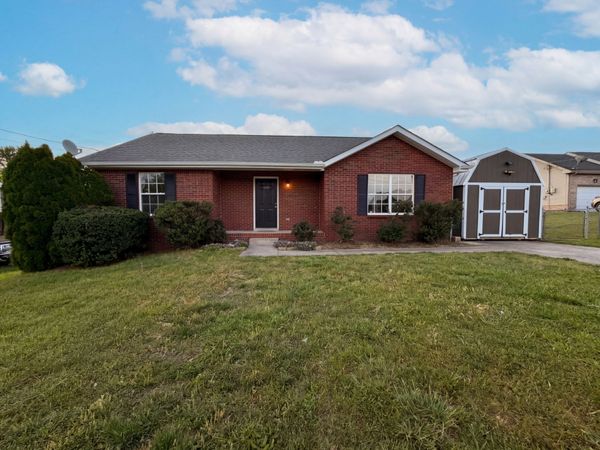 1305 Jared Ray Dr , Clarksville, TN 37042