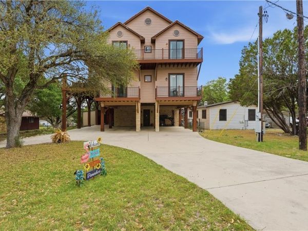 628 Country Lane , Canyon Lake, TX 78133