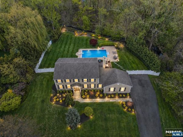 19 Blueberry Court, MAHWAH, NJ 07430