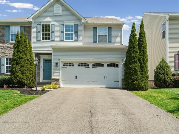 215 Long Ridge Dr, Coraopolis, PA 15108