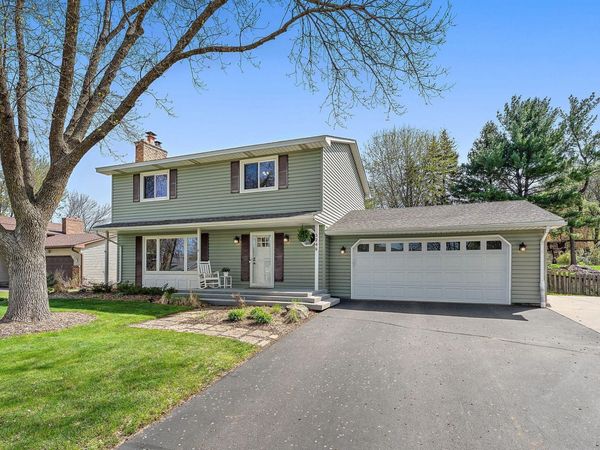 3249 Camelot Drive, Woodbury, MN 55125