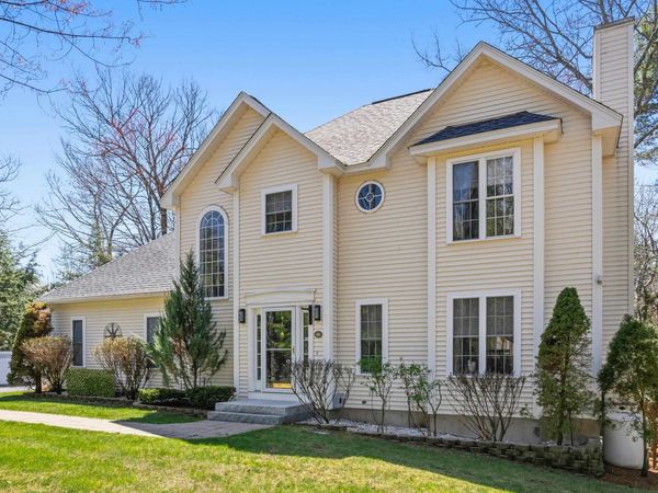 8 Flag Court, Auburn, NH 03032