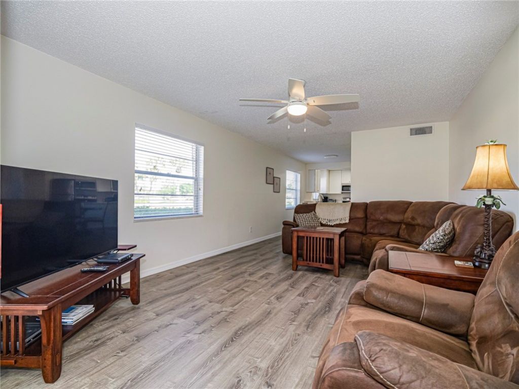 28 Pine Arbor Lane, Unit 101, Vero Beach, FL 32962 Photo