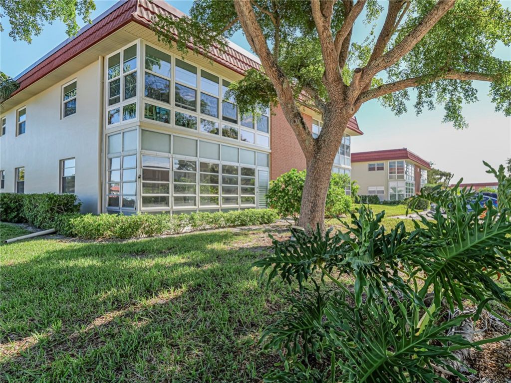 28 Pine Arbor Lane, Unit 101, Vero Beach, FL 32962 Photo