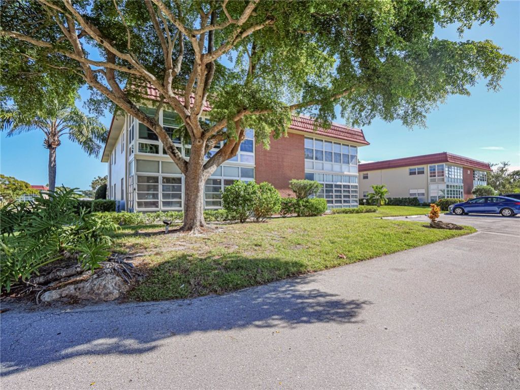 28 Pine Arbor Lane, Unit 101, Vero Beach, FL 32962 Photo