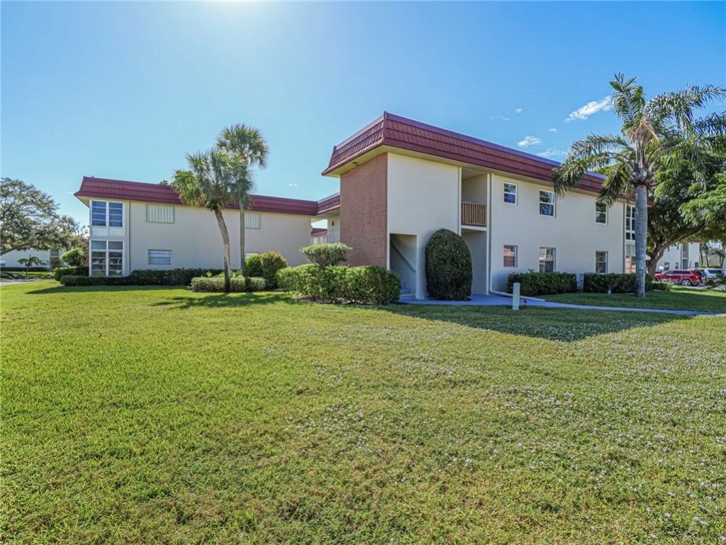 28 Pine Arbor Lane, Unit 101, Vero Beach, FL 32962 Photo