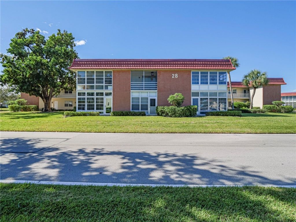 28 Pine Arbor Lane, Unit 101, Vero Beach, FL 32962 Photo