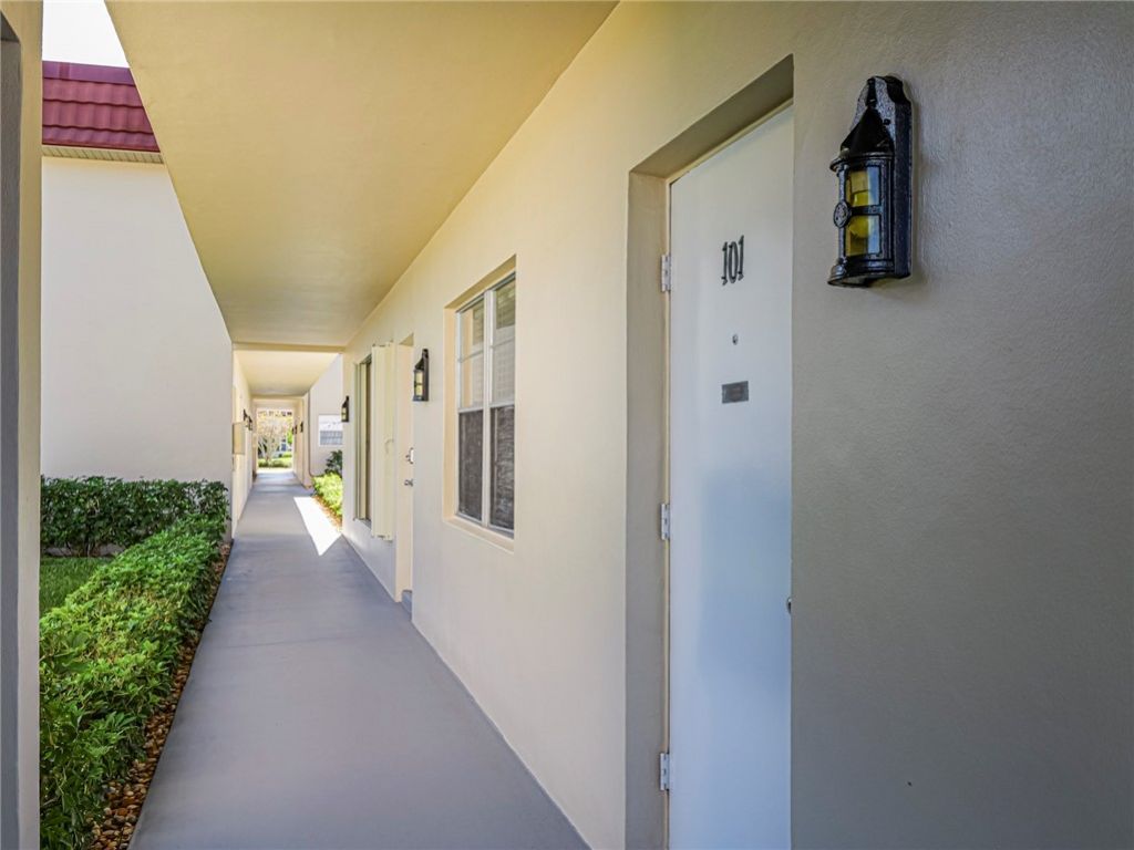 28 Pine Arbor Lane, Unit 101, Vero Beach, FL 32962 Photo