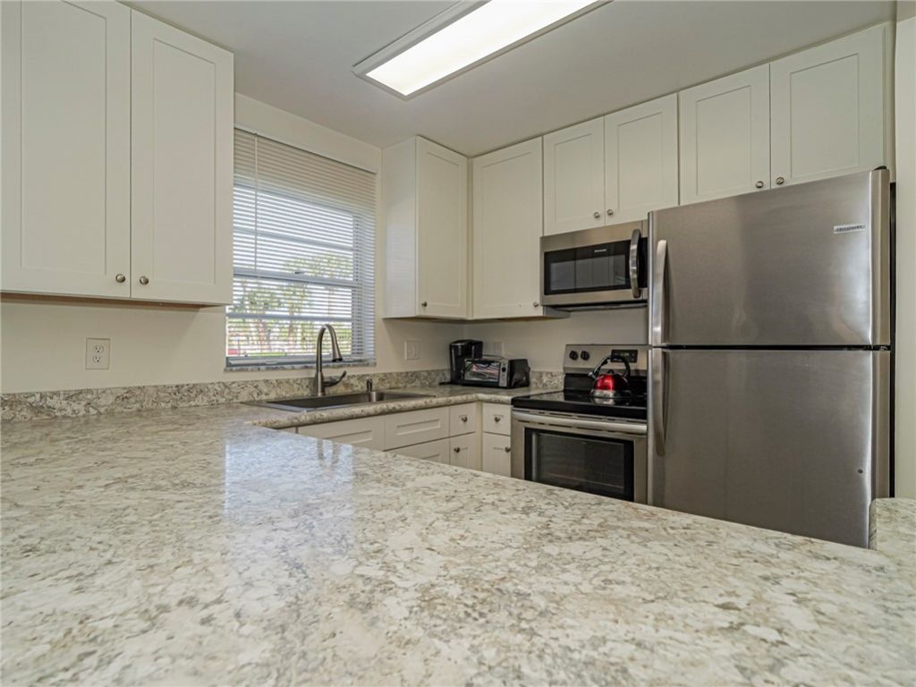 28 Pine Arbor Lane, Unit 101, Vero Beach, FL 32962 Photo