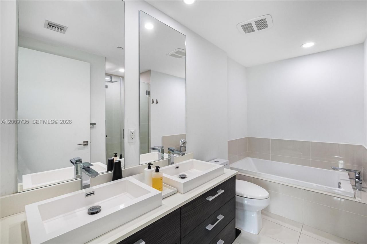 45 SW 9th St , Unit 1508, Miami, FL 33130 Photo
