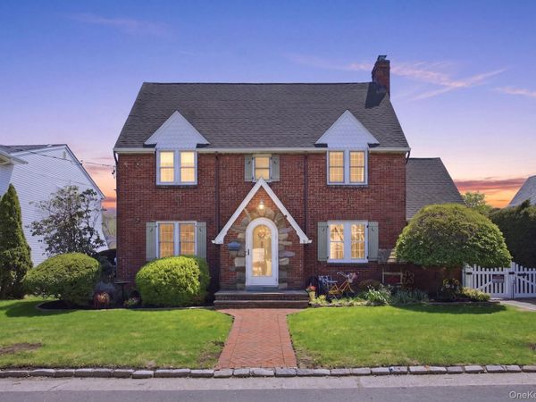 110 Bedford Avenue, Garden City Park, NY 11040