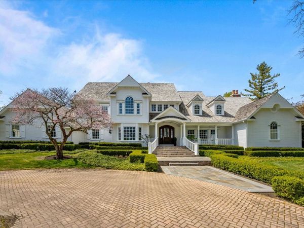2220 Churchill Circle, Libertyville, IL 60048