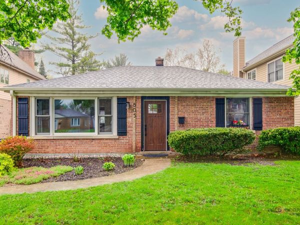 805 E Rockland Road , Libertyville, IL 60048