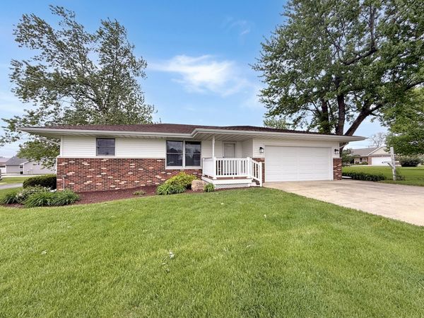 203 W Summit Street , Gifford, IL 61847
