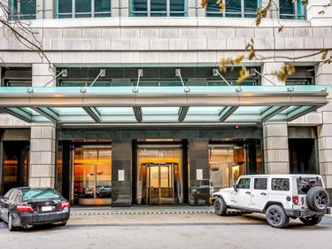 130 N GARLAND Court, Unit 1701, Chicago, IL 60602