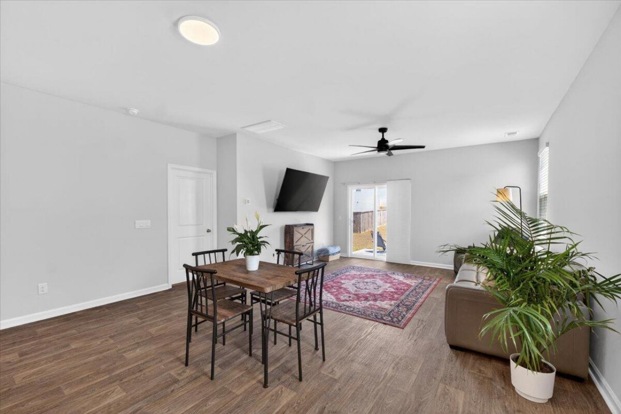 218 Watersglen Drive Photo 11