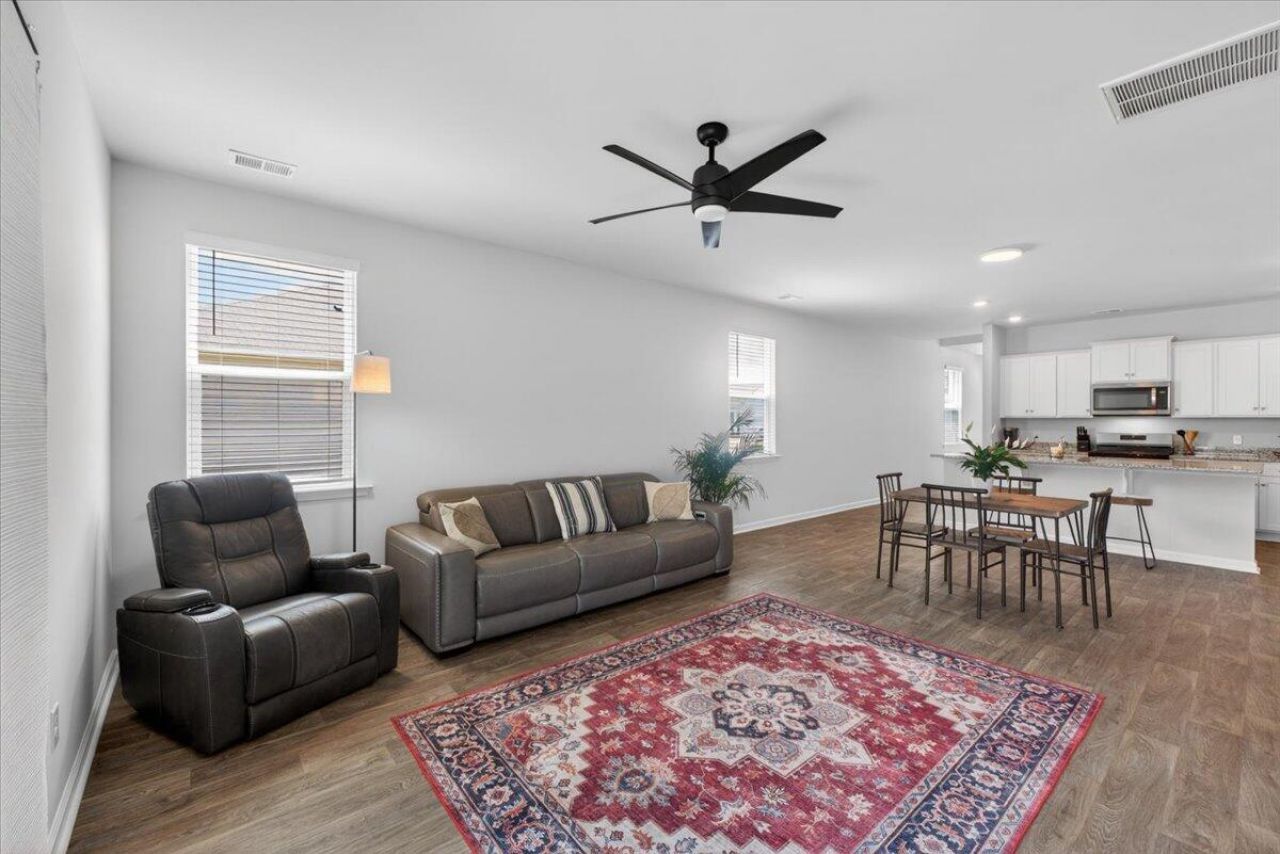 218 Watersglen Drive Photo 12