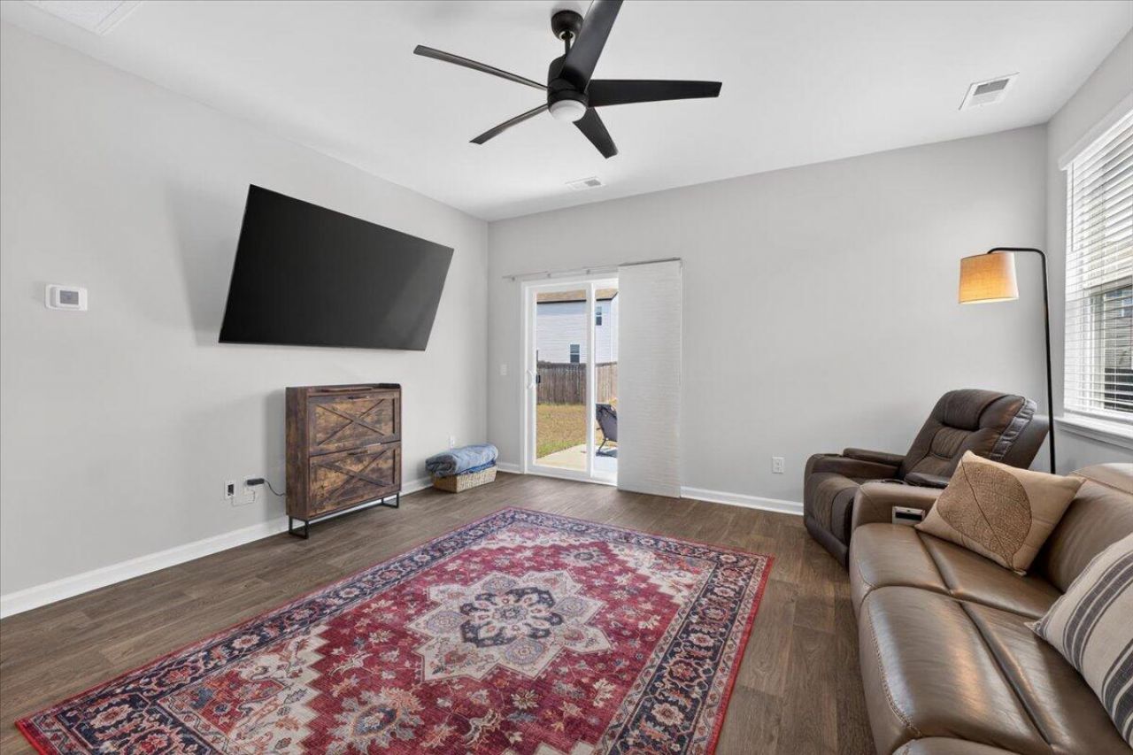 218 Watersglen Drive Photo 13