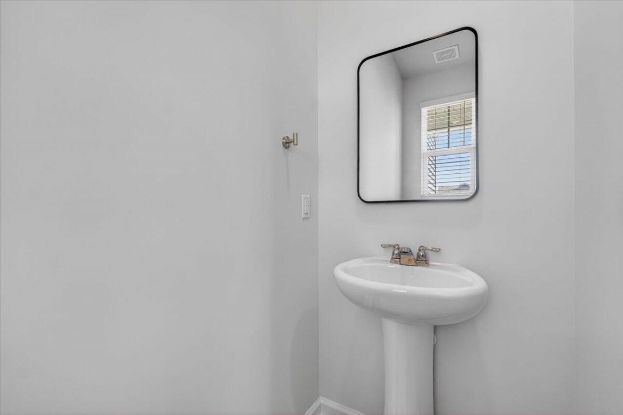 218 Watersglen Drive Photo 14