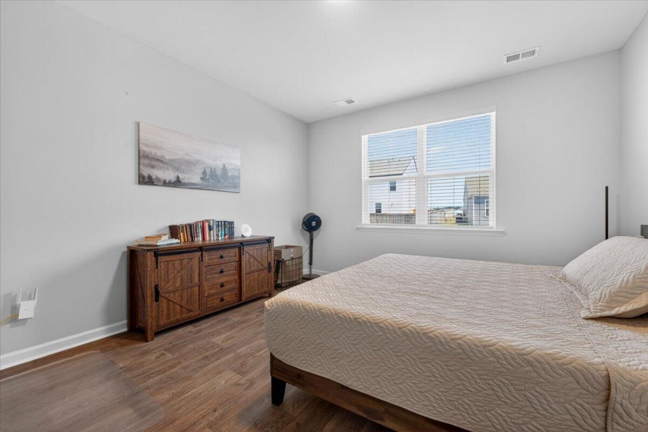 218 Watersglen Drive Photo 15